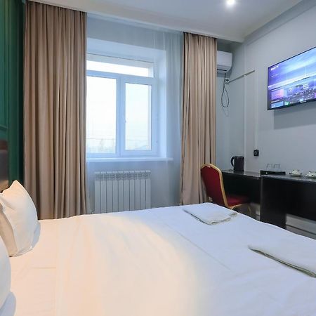 Hotel Vivaldis Almaty Exterior photo